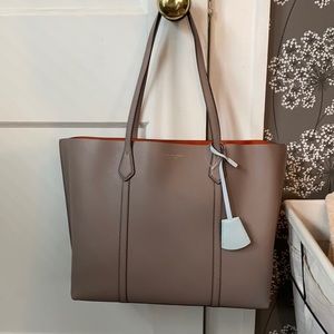Like New! Tory Burch triple compartment perry tote